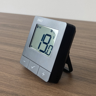 Termostat de cameră Smart WiFi Negru ENGO E20I-B